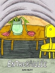 Entrebâillée