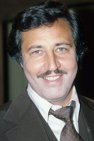 Lloyd Battista as Ricardo Mendez