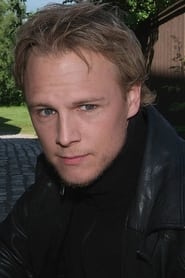 Andreas Andersson as Tidningsbudet Måns