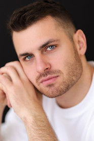 Ethienne Brunet as Serveur du café