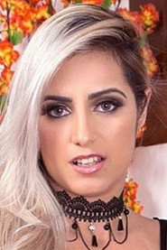 Image of Mia Linz