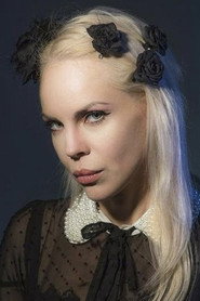 Julie Vang photo 2
