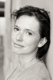 Amanda Langlet is Pauline