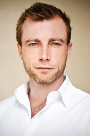 Richard Cawthorne as Angus Reed