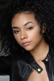 Alix Lapri as Effie