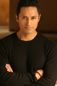 Giovanni Lopes as Officer Nunez