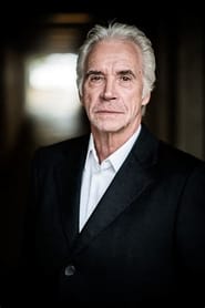 Wolf Roth as Matthias Petzold