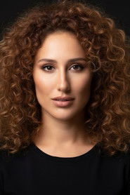 Portrait de Polen Emre dans le rôle de Nuray