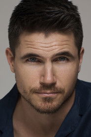 Robbie Amell photo 3