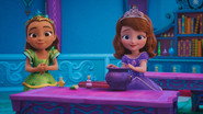 Make a Rainbow Potion with Sofia and Camila