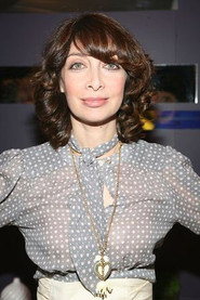 Illeana Douglas 300x450