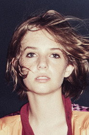 Maya Hawke 570x855