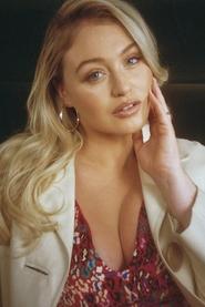 Iskra Lawrence as Cheerleader