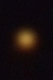 Jard-sur-Mer: eit fyrt&aring;rn f&aring;r siste ord i skumringa (2021)