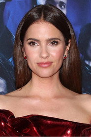 Shelley Hennig photo 6