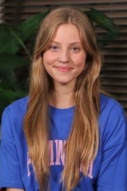 Noa Jacobus as Nola Sanders