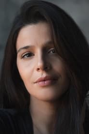 Eva Barros is Monique dos Santos