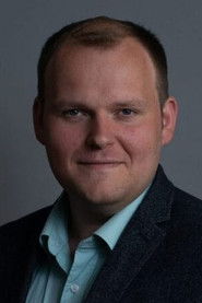 Jim Leijen is Titus (Voice)