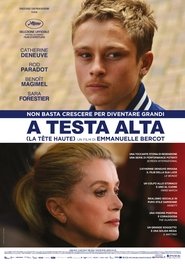 A testa alta постер