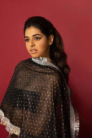 Pavia Sidhu as Grunge Girl