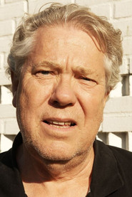 Jasper Tøffner as Dennis