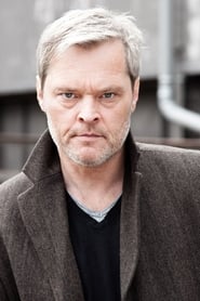 Axel Buchholz as Matthias Stolze
