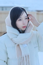 Elle Lee photo 3