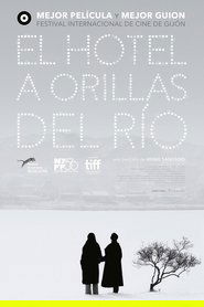 El hotel a orillas del río