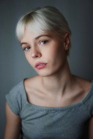 Actor Ella Maisy Purvis din serialul Patience (2025)