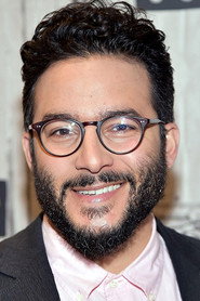 Actor Ennis Esmer din filmul Boot Camp (2024)