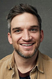 Actor Evan Jonigkeit din serialul Arhiva 81 (2022)