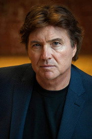 Actor Tom Wade din filmul Hermanos por accidente (2024)