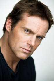 Actor Michael Shanks din serialul Salvând speranța (2012)