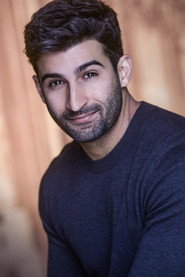 Actor René Escobar Jr. din filmul Operation Mistletoe (2024)