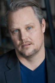 Actor Heath C. Heine din filmul Vrăjitoare spaţiale (2023)