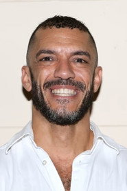 Actor Dennis Stowe din filmul Vrăjiți (2024)