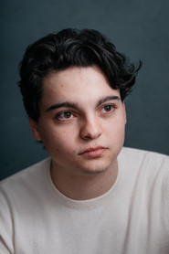Actor Max Burkholder din filmul The Purge. Noaptea judecății (2013)