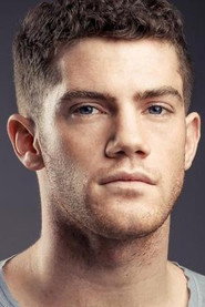 Actor Alistair Brammer din filmul The Watchers (2024)