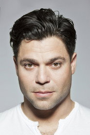 Actor Jeremy Luke din filmul Mob Cops (2025)