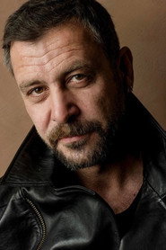 Actor Nejat İşler din filmul 10 zile ale omului curios (2024)