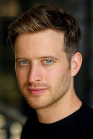 Actor Nicholas Ralph din serialul Toate viețuitoarele mari și mici (2020)