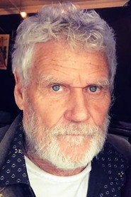 Actor Ian Roberts din filmul A Kind of Madness (2025)