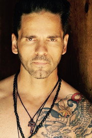 Actor Michael Filipowich din serialul Charlie Jade (2005)