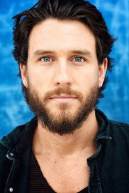 Actor Bart Edwards din filmul Ia-mă de mână (2024)