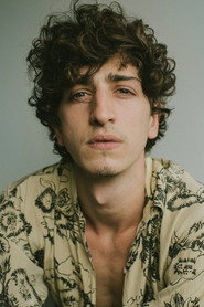 Actor Johnny Massaro din filmul Fiul a mii de oameni (2025)