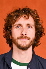 Actor Baptiste Lecaplain din filmul Fetele din Nisa (2024)