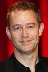 Actor Grant Masters din filmul Așteaptă instrucțiuni ulterioare (2018)