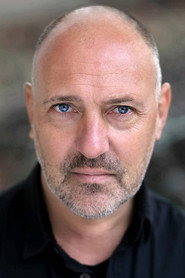 Actor Dean Kilbey din filmul Derelict (2024)