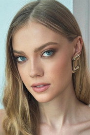 Actor Jane Mirro din filmul Affinity (2025)