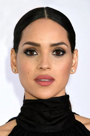 Actor Adria Arjona din filmul Hit Man (2024)